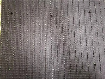 Keo dán mặt sau sân cỏ nhân tạo có hại không?